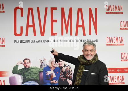 München, Deutschland. 23. Januar 2023. Koch Mario Gamba nimmt an der Premiere des Films „Caveman“ in der Astor Film Lounge im ARRI Teil. Kredit: Felix Hörhager/dpa/Alamy Live News Stockfoto