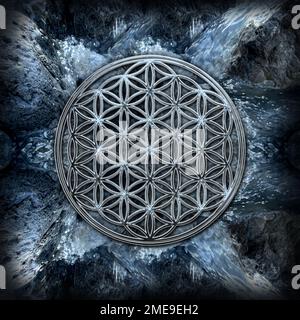 Blume des Lebens (Heilige Geometrie) auf wunderschönem Wasserhintergrund (österreichischer Alpenbach) Stockfoto
