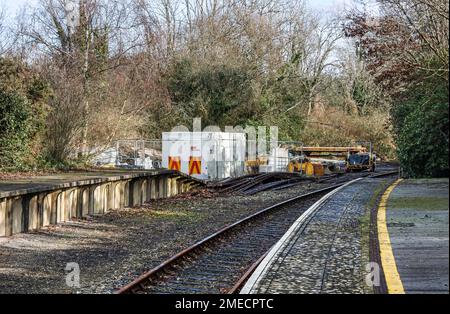 Früher die Route nach Tavistock von Plymouth auf der südlichen Linie. Jetzt endet es abrupt am Bahnhof Bere Ferrers. Ein Teil des Tamar Valley Pendlers Stockfoto