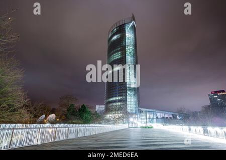 Bonn, Deutschland. 24. Januar 2023. Blick auf den Hauptsitz der Deutschen Post AG in Bonn. Kredit: Thomas Banneyer/dpa/Alamy Live News Stockfoto