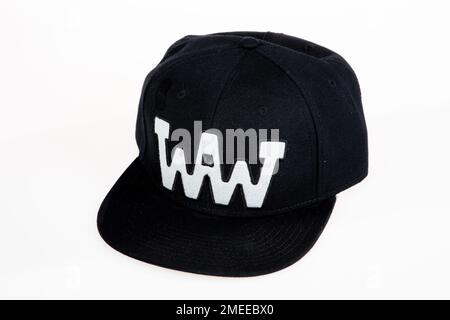 Bordeaux , Aquitaine France - 20 01 2023 : Wheels and Waves Logo und Textzeichen auf der blauen Kappe der Motorradkultur in Biarritz frankreich Stockfoto