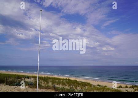 Strandsand mit Meerwasser auf der vendée Talmont-Saint-Hilaire in frankreich Stockfoto