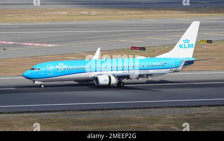 ISTANBUL, TURKIYE - 06. AUGUST 2022: KLM Boeing 737-8K2 (63624) Landung zum internationalen Flughafen Istanbul Stockfoto