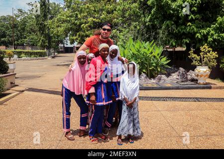 Weißer Mann Tourist in Ghana, Afrika Stockfoto