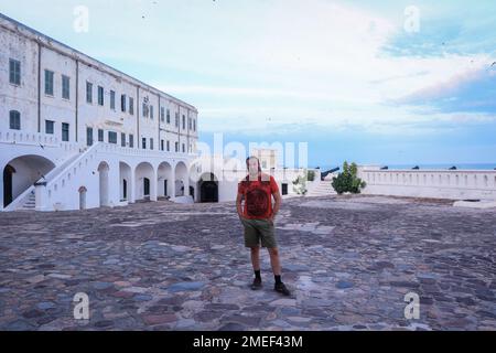 Weißer Mann Tourist in Ghana, Afrika Stockfoto