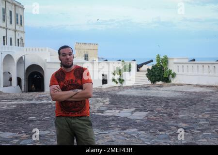 Weißer Mann Tourist in Ghana, Afrika Stockfoto