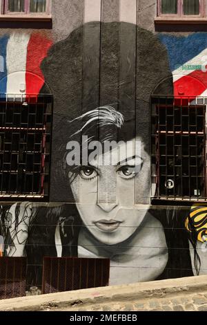 Amy Winehouse Street Art Graffiti in Valparaiso Chile farbenfroh Stockfoto