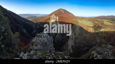Manin im Herbst, der slowakische Berg Stockfoto