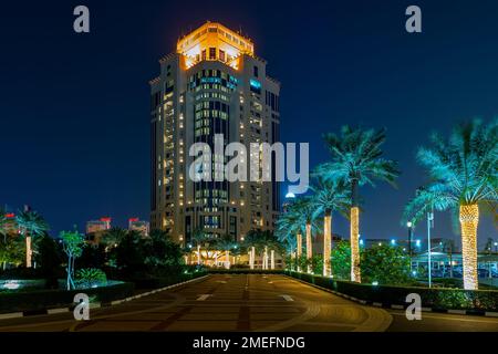 Wunderschöne Nachtsicht auf das Ritz Carlton Hotel Doha Qatar Stockfoto