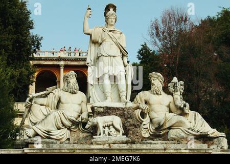 Brunnen der Göttin von Rom Dea Roma und Pincio Terrasse im historischen Zentrum von Rom auf der Piazza del Popolo.Italie. Stockfoto
