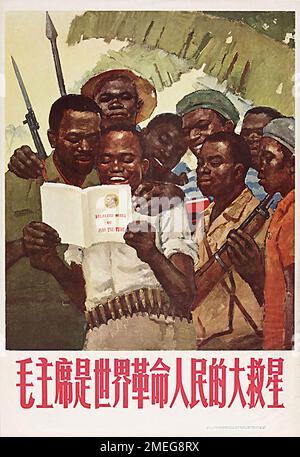 1968 Vorsitzender Mao ist der große Befreier des revolutionären Volkes der Welt!- Vintage PCR Chinesisches Propagandaposter Stockfoto