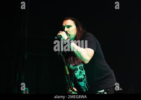 Neapel, Salerno, Italien. 23. Januar 2023. James LaBrie of Dream Theater tritt während der „Top of the World Tour“ live in Palapartenope am 23. Januar 2023 in Neapel, Italien auf (Bild: © Francesco Luciano/ZUMA Press Wire), NUR REDAKTIONELLE VERWENDUNG! Nicht für den kommerziellen GEBRAUCH! Kredit: ZUMA Press, Inc./Alamy Live News Stockfoto