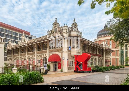 10. Januar 2023: KL City Gallery, ein maurisches Gebäude aus dem Jahr in1899, wurde während der Kolonialzeit für ein Druck- und Pressebüro genutzt und wurde zu einem Po Stockfoto