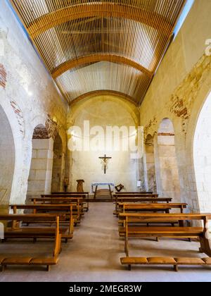 Zentrales Schiff in der Kirche San Pietro Apostolo (IV. Jahrhundert n. Chr.) - Syrakus, Sizilien, Italien Stockfoto