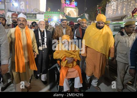 Ajmer, Rajasthan, Indien. 24. Januar 2023. Dargah Dewan (spiritueller Kopf) Syed Zainul Abideen während Mehfil und Khusl Ki Rasam während der jährlichen Urs in Ajmer. (Kreditbild: © Shaukat Ahmed/Pacific Press via ZUMA Press Wire) NUR REDAKTIONELLE VERWENDUNG! Nicht für den kommerziellen GEBRAUCH! Kredit: ZUMA Press, Inc./Alamy Live News Stockfoto