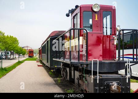 Eine Sommerzugfahrt mit der Schmalspurbahn von Maine in Portland, ICH. Stockfoto