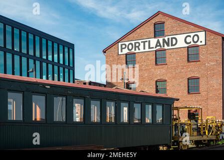 Eine Sommerzugfahrt mit der Schmalspurbahn von Maine in Portland, ICH. Stockfoto