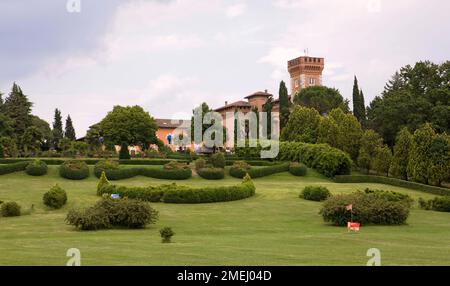 Golf- und Weinschloss Castello Di Spessa, das auch ein Hotel und Restaurant hat Stockfoto