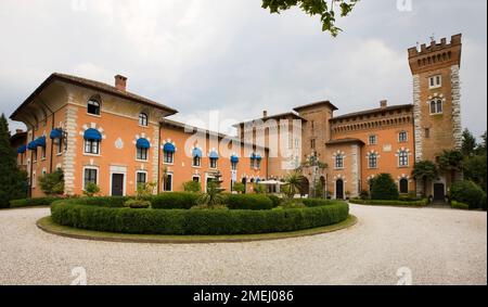Golf- und Weinschloss Castello Di Spessa, das auch ein Hotel und Restaurant hat Stockfoto