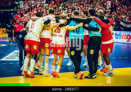 Malmö, Schweden. 23. Januar 2023. Die dänischen Spieler feiern in der Malmö Arena in Malmö den Sieg nach dem Spiel der IHF-Handballweltmeisterschaft 2023 zwischen Ägypten und Dänemark. (Foto: Gonzales Photo/Alamy Live News Stockfoto