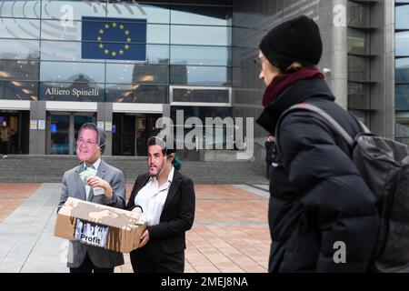 Brüssel, Belgien. 23. Januar 2023. Nicolas Landemard/Le Pictorium - Freitags für Futur-Maßnahmen außerhalb des Europäischen Parlaments - 23/1/2023 - Belgien/Brüssel/Brüssel - Freitags für Futur-Aktivisten haben vor dem Europäischen Parlament in der belgischen Hauptstadt gehandelt. Kredit: LE PICTORIUM/Alamy Live News Stockfoto