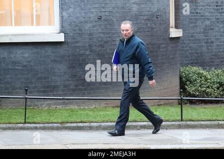 Downing Street, London, Großbritannien. 24. Januar 2023. Der parlamentarische Sekretär des Finanzministeriums (Chief Whip) Simon Hart kommt in Downing Street Nr. 10 an. Kredit: Uwe Deffner/Alamy Live News Stockfoto