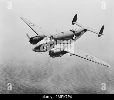 Oldtimer-Foto von Lockheed PV-1 Ventura der US Navy aus dem Jahr 1943 auf Patrouille über den Atlantik, um deutsche feindliche U-Boote oder U-Boote im Zweiten Weltkrieg zu finden Stockfoto