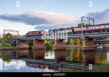 Lokomotiven der Klasse 37 und Black 5 Stockfoto