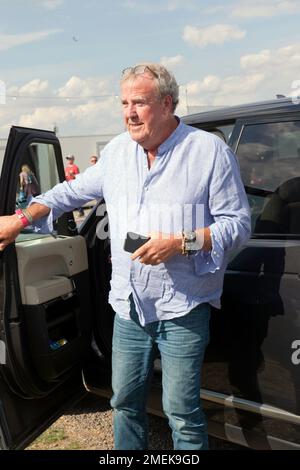 Jeremy Clarkson besucht während des Silverstone Classic 2022 seinen Diddly Squat Farm Shop Stockfoto
