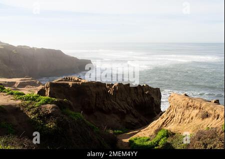 Ein malerischer Blick auf den Pazifik am Morgen von den Sunset Cliffs in San Diego, Kalifornien Stockfoto