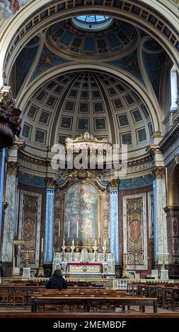 Gläubige in der katholischen Kirche des Londoner Oratoriums Stockfoto