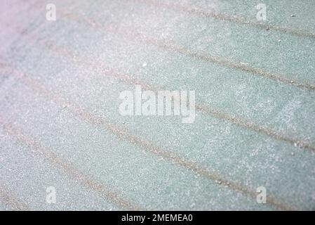 Frost auf der Heckscheibe eines Autos Stockfoto