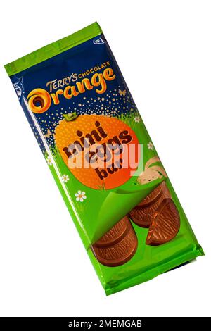 Terry's Schoko-Orangen-Mini-Eierbar isoliert auf weißem Hintergrund Stockfoto