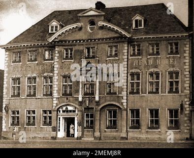 British Pubs Inns & Taverns - Ein etwa 1940 altes Foto des Herzogskopfes bei King's Lynn, das früher als Handelsbörse genutzt wurde. Stockfoto