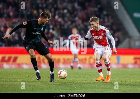 Köln, RheinEnergieStadion, 21.01.23: Florian Kainz 1. FC Köln (R) (Köln) im Zweikampf beim 1. Bundesliga Spiel 1. FC Köln gegen Werder Bremen. Foto: Drücken Sie Stockfoto