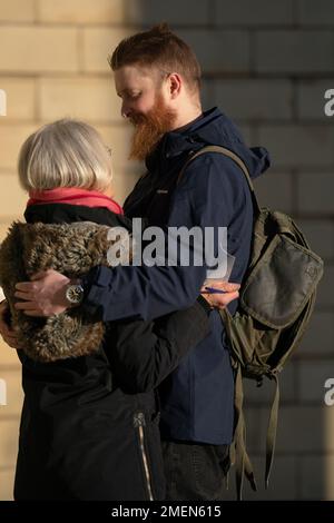 Just Stop Oil-Protestteilnehmer Joshua Smith trifft am Northampton Crown Court ein, der wegen Verschwörung angeklagt wurde, um öffentliche Belästigung wegen eines Protestes während des Formel-1-Großen Preises von Großbritannien in Silverstone im Juli 2022 zu verursachen. Foto: Dienstag, 24. Januar 2023. Stockfoto