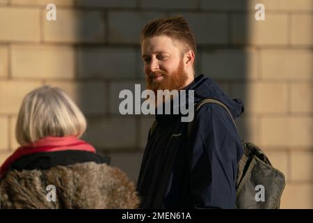 Just Stop Oil-Protestteilnehmer Joshua Smith trifft am Northampton Crown Court ein, der wegen Verschwörung angeklagt wurde, um öffentliche Belästigung wegen eines Protestes während des Formel-1-Großen Preises von Großbritannien in Silverstone im Juli 2022 zu verursachen. Foto: Dienstag, 24. Januar 2023. Stockfoto