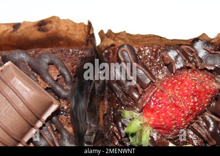Brownies mit verschiedenen Geschmacksrichtungen und Schokoladenaufstrich Stockfoto