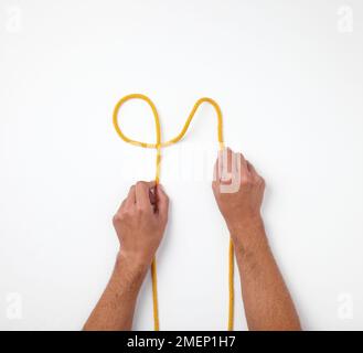 Nelkenkupplung, einfacher Bindeknoten, Schritt 1 Stockfoto