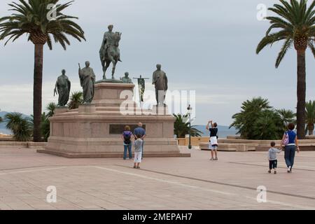 Frankreich, Korsika, Ajaccio - Place de Gaulle, Statue von Napoleon und Brüdern Stockfoto