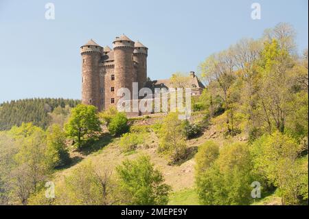 Frankreich, Auvergne, Cantal, Lanobre, Chateau de Val, Schloss mit vier Türmen Stockfoto