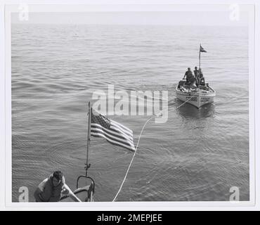 Foto von kubanischen Flüchtlingen - USCGC Ingham in Florida Straits. Stockfoto