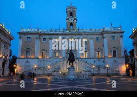 Italien, Latium, Rom, Kapitolshügel, Piazza del Campidoglio bei Nacht Stockfoto