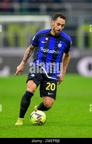 Mailand, Italien. 23., Januar 2023. Hakan Calhanoglu (20) von Inter in der Serie ein Spiel zwischen Inter und Empoli bei Giuseppe Meazza in Mailand gesehen. (Foto: Gonzales Photo - Tommaso Fimiano). Stockfoto