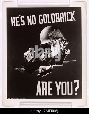 Dieses Poster zur Rekrutierung der Küstenwache, das von dem Kampfkünstler John Norall der Küstenwache entworfen wurde, unterstreicht den Einsatz und die harte Arbeit, die von Rekruten erwartet werden. Auf dem Poster wird die Betonung der Küstenwache auf Service und Verpflichtung zur Pflicht hervorgehoben. Stockfoto