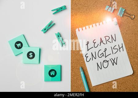 Textunterschrift Präsentation Englisch jetzt lernen, Geschäftskonzept Kenntnisse und Fähigkeiten in englischer Sprache erwerben oder erwerben Stockfoto