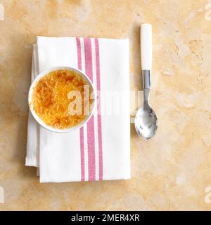 Himbeercreme Brulee Stockfoto