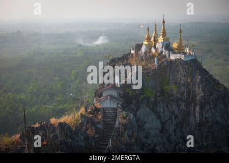 Myanmar, Südost-Myanmar, Mawlamyine, Kyauktalon Kyaung, Pagode auf dem Felsen Stockfoto