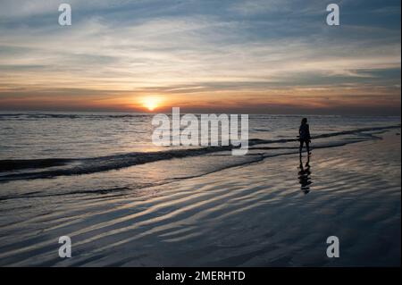 Myanmar, Westbirma, Sittwe, Strand bei Sonnenuntergang Stockfoto