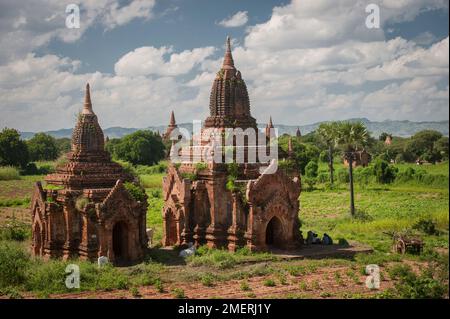 Myanmar, Westmyanmar, Bagan, Htilominlo-Tempel, kleine umliegende Tempel Stockfoto